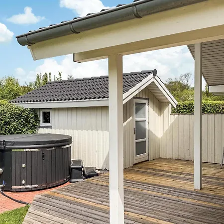 Hoelgardvej Holiday home