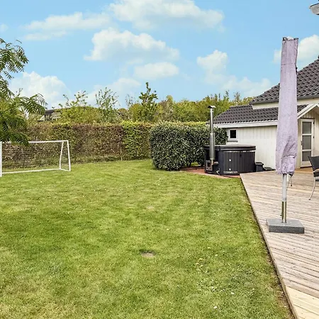 Holiday home Hoelgardvej