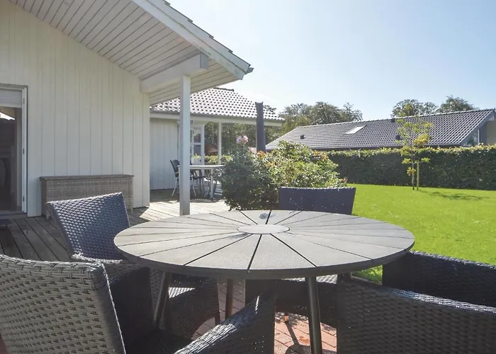 Holiday home Hoelgardvej *