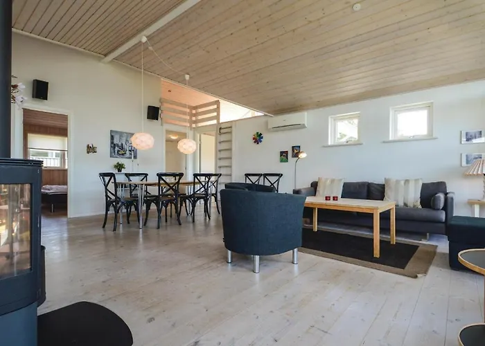 Holiday home Hoelgardvej *